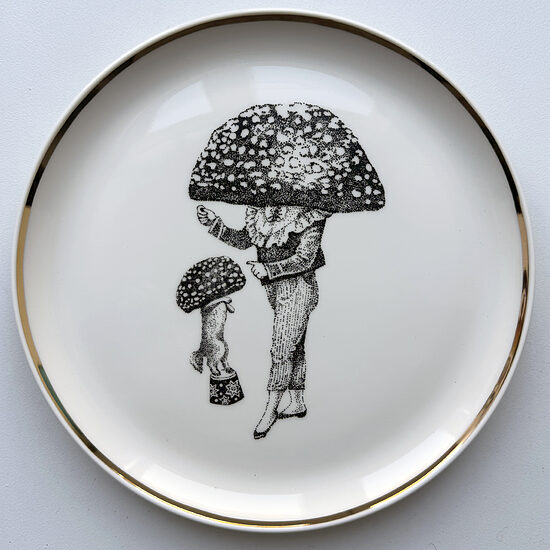 Porcelāna šķīvis ar zelta maliņu "Cirks"
