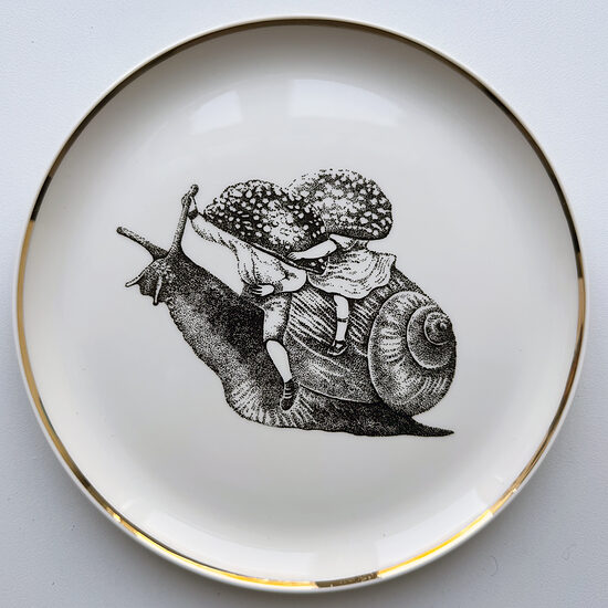 Porcelāna šķīvis ar zelta maliņu "Pāris"