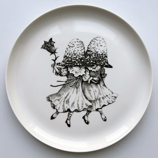 Porcelāna šķīvis "Draudzenes"